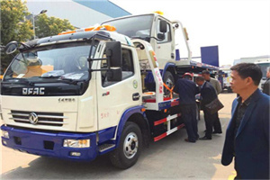 岫岩汽车道路救援拖车价格